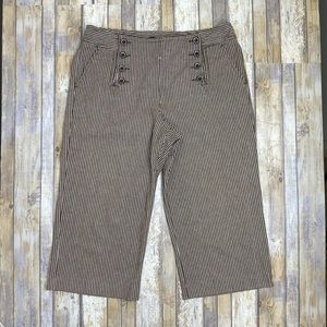 $5 SALE Larry Levine Brown/White Striped Capris 12